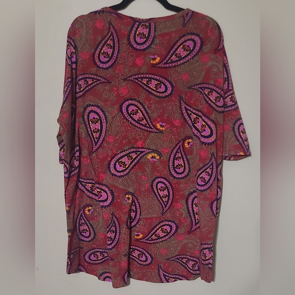 LuLaRoe Red and Purple Paisley Short Sleeve Top Size XL - Picture 3 of 3